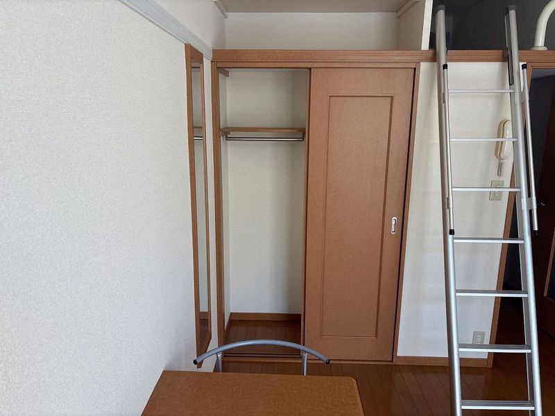 レオパレスバイオレット 収納