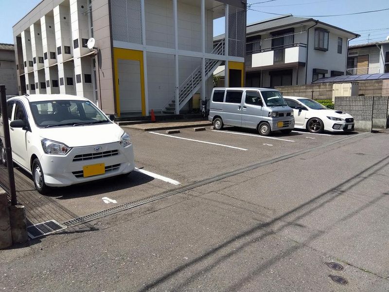 レオパレスたかぎ 駐車場