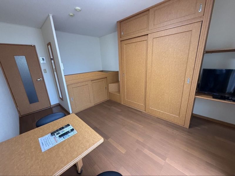 レオパレスサンシャイン紫原 居間