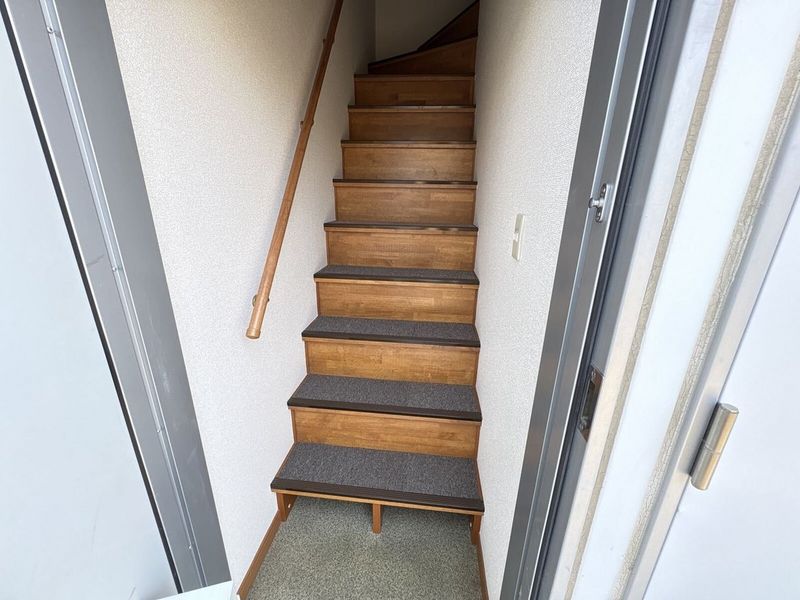 レオパレス三丁田 玄関