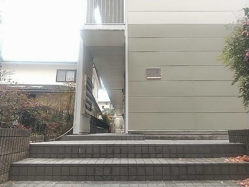 レオパレスピュア エントランス