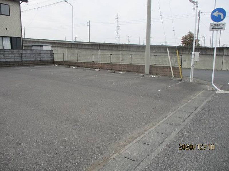 レオパレスひばり野 駐車場