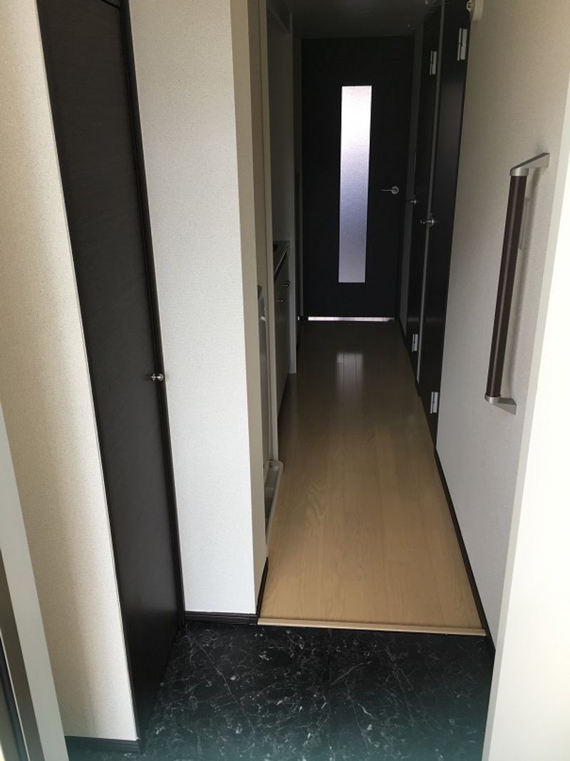 CLEINO Dwell Okubo A Entrance