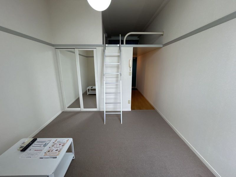 レオパレスコメット 居間