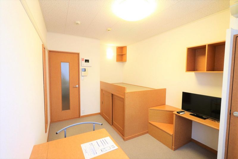 レオパレスヤングフォレストＡ 居間