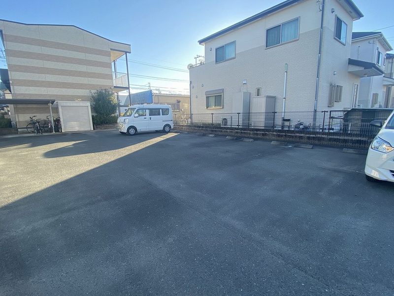 レオパレスファーム 駐車場