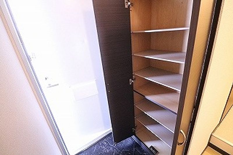 レオネクストカンフリエ三国 玄関