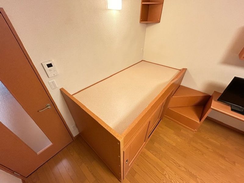 レオパレスＣＯＣＯＯＮ 居間