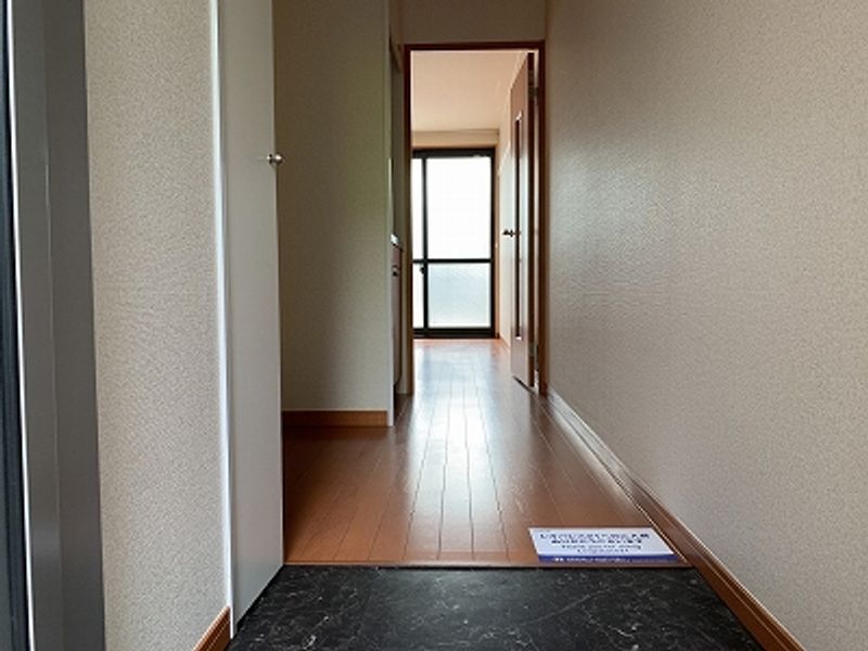 レオパレスグランディ朝日 玄関