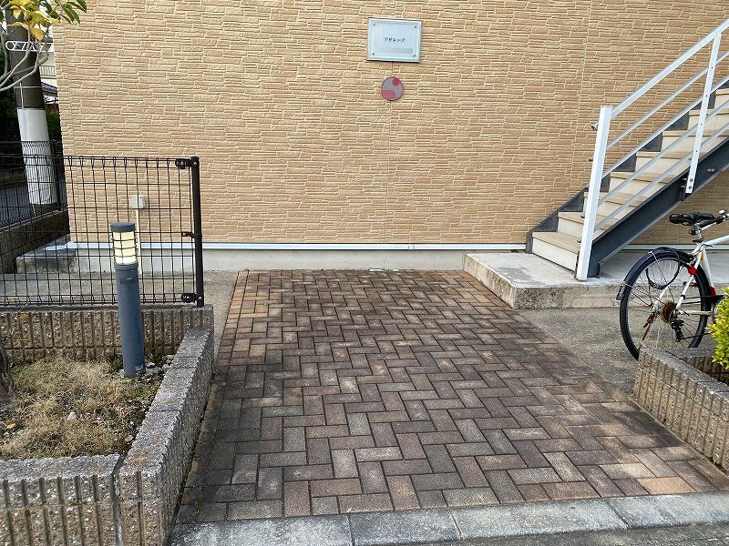 レオパレスアザレーア エントランス