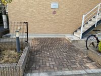 レオパレスアザレーア エントランス