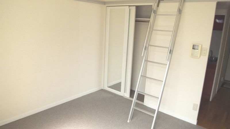 レオパレスウォーターレイ 居間