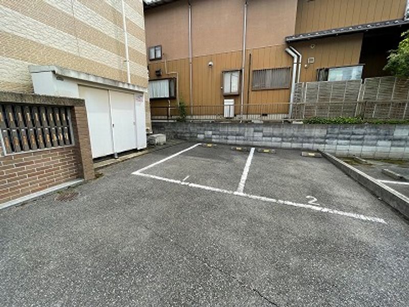 レオパレスはざま 駐車場