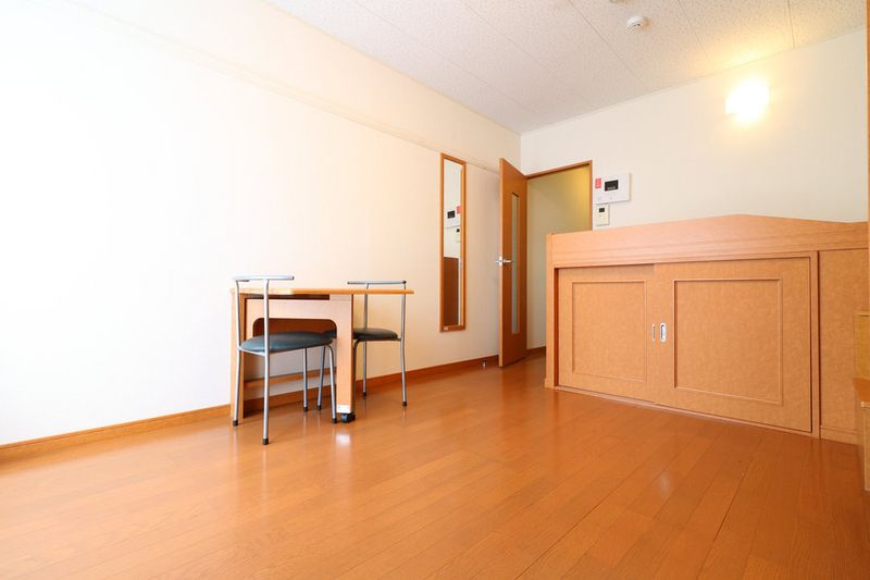 レオパレスビュー 居間