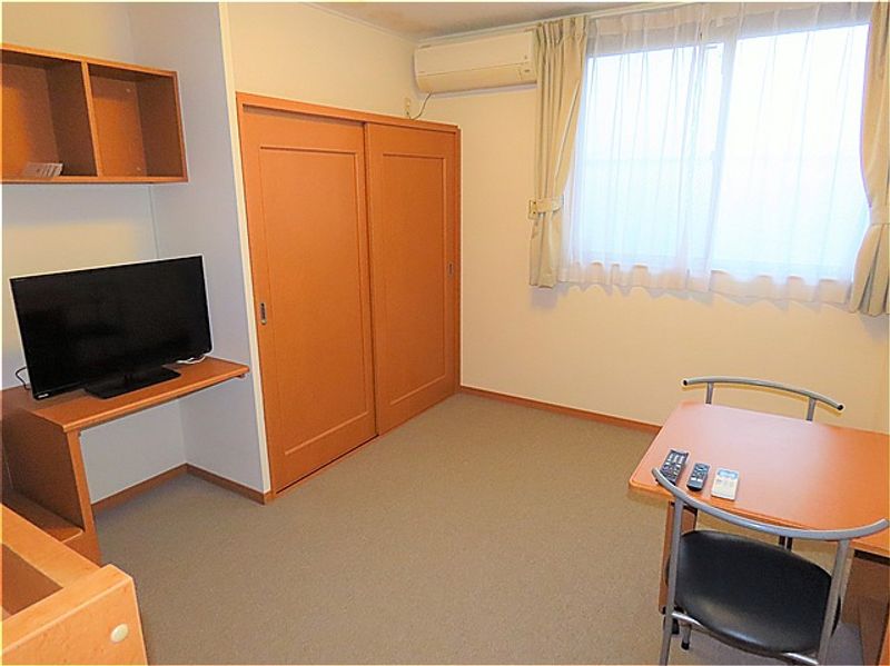 レオパレスハピネス徳間 居間