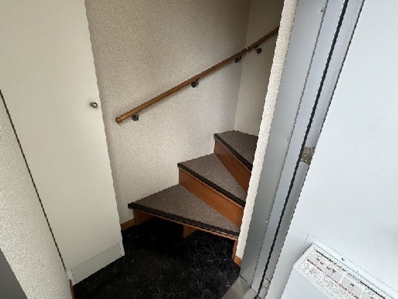 レオパレスＷＥＳＴ月見 玄関