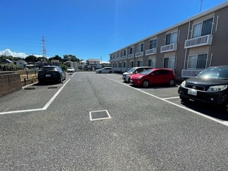 レオパレス旭ヒルズⅡ 駐車場