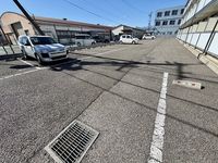 レオパレス虹 駐車場