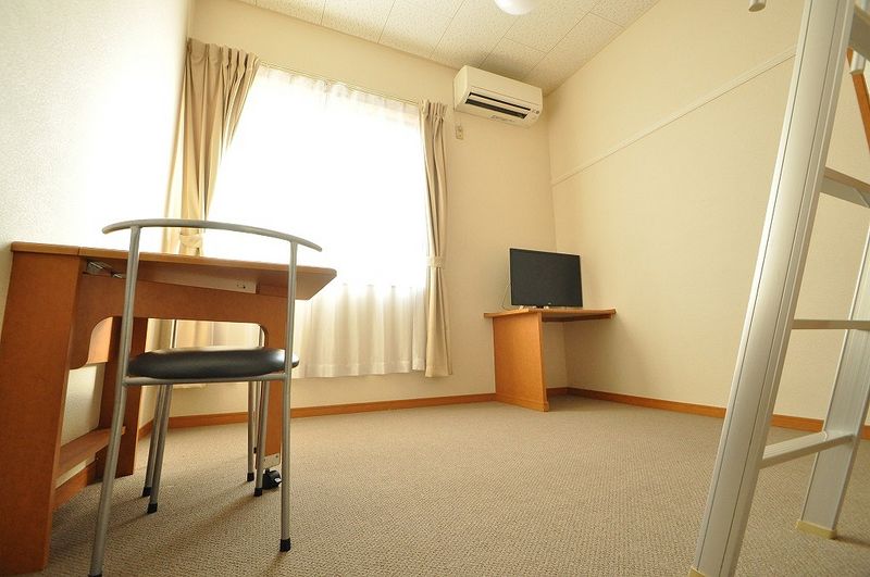 レオパレスブリランテ 居間