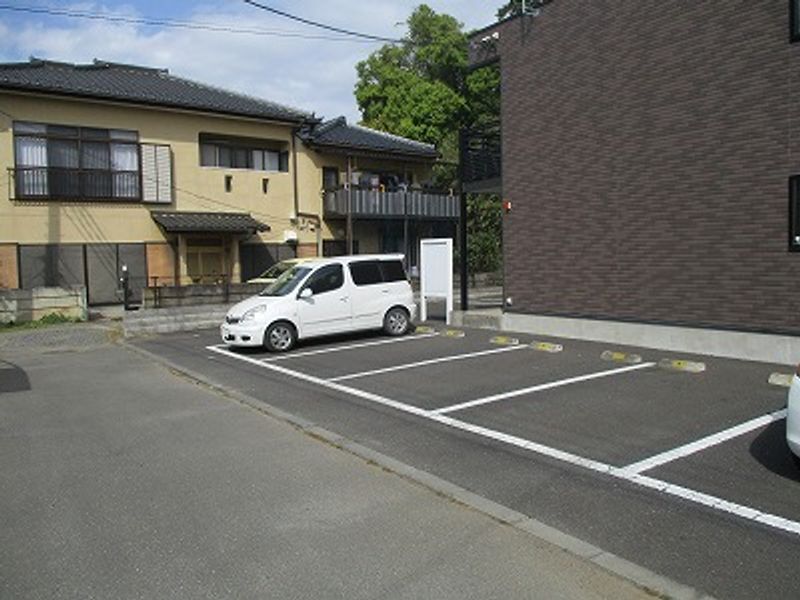 レオネクストトレランスⅡ 駐車場