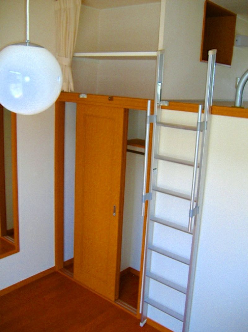 レオパレスレコルト 居間