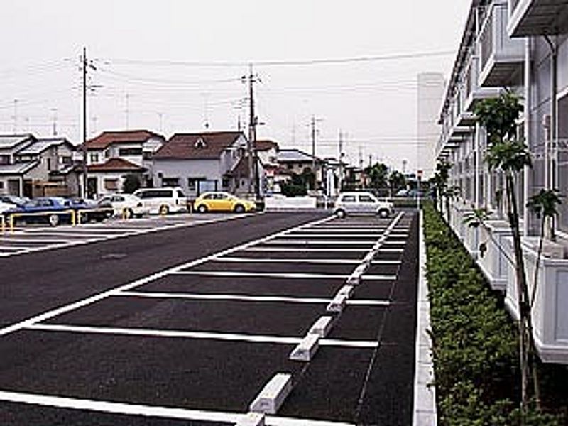 レオパレスクレスト 駐車場
