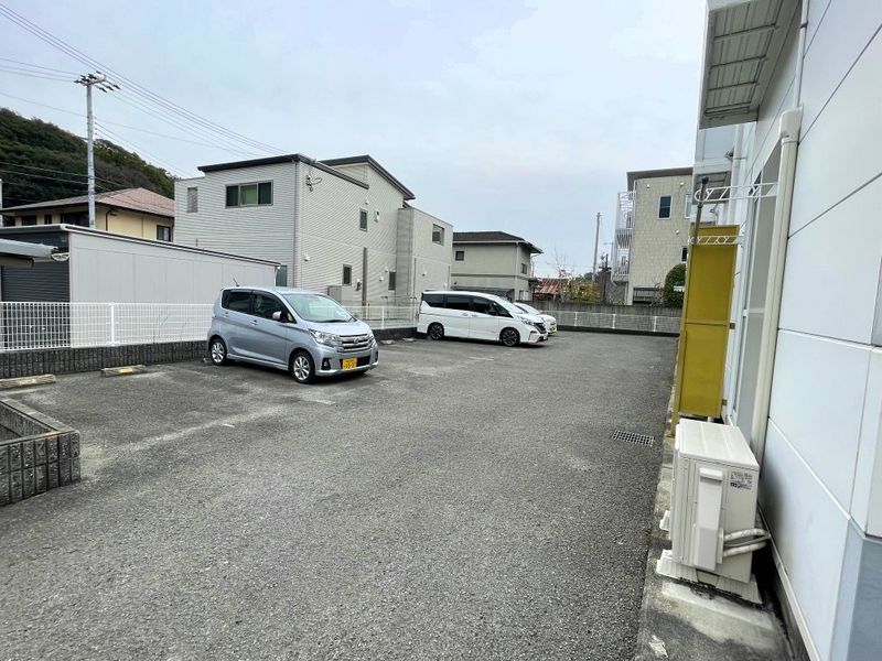 レオパレスソレイユ 駐車場