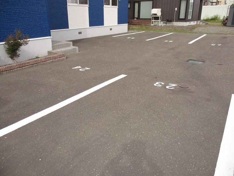 レオパレスフロリード 駐車場