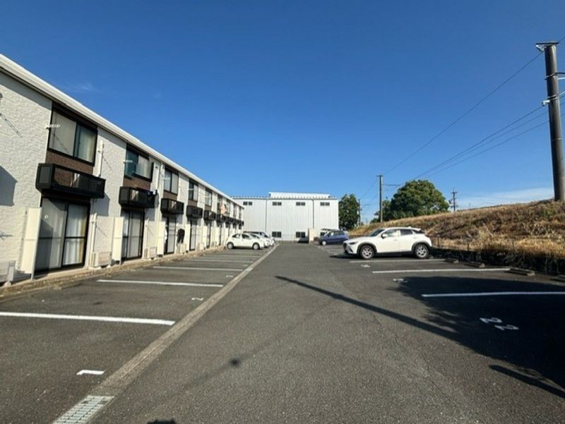 レオパレス麻衣夢 駐車場