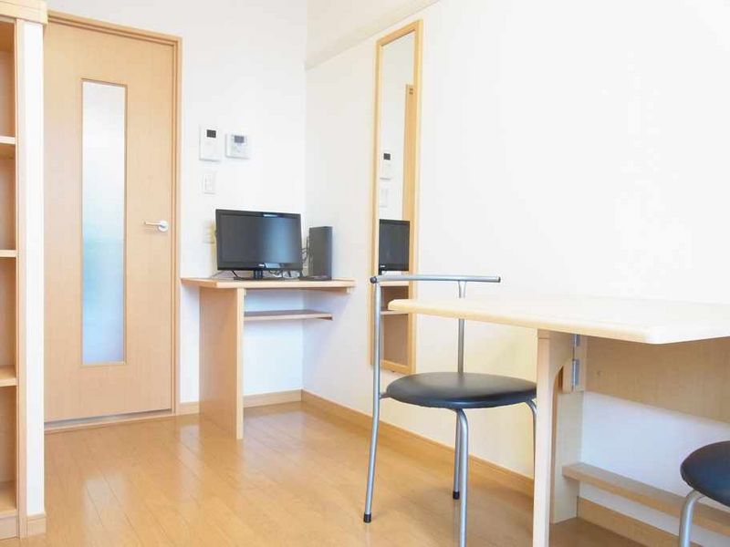 レオパレス池上新町 居間
