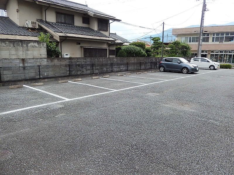 レオパレスウエスト　タウン 駐車場