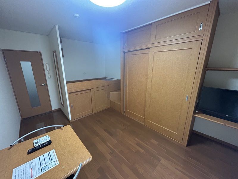 レオパレスＶ 居間