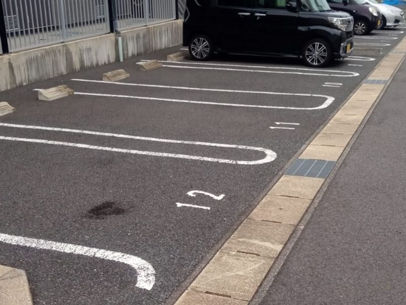 レオパレスなごみ 駐車場