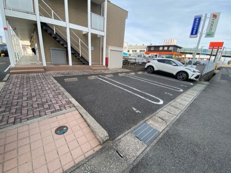 レオパレスたまゆら 駐車場