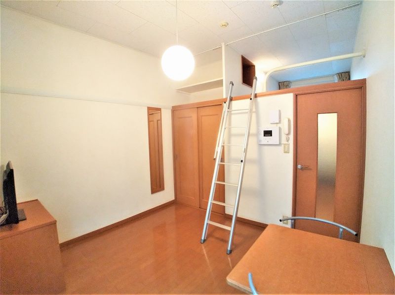 レオパレスフローラリア 居間