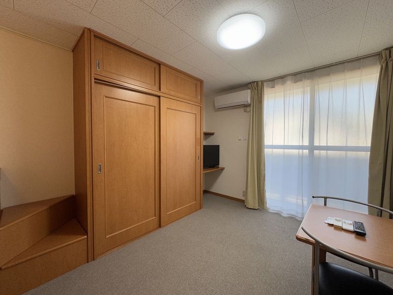 レオパレス上髙地 居間