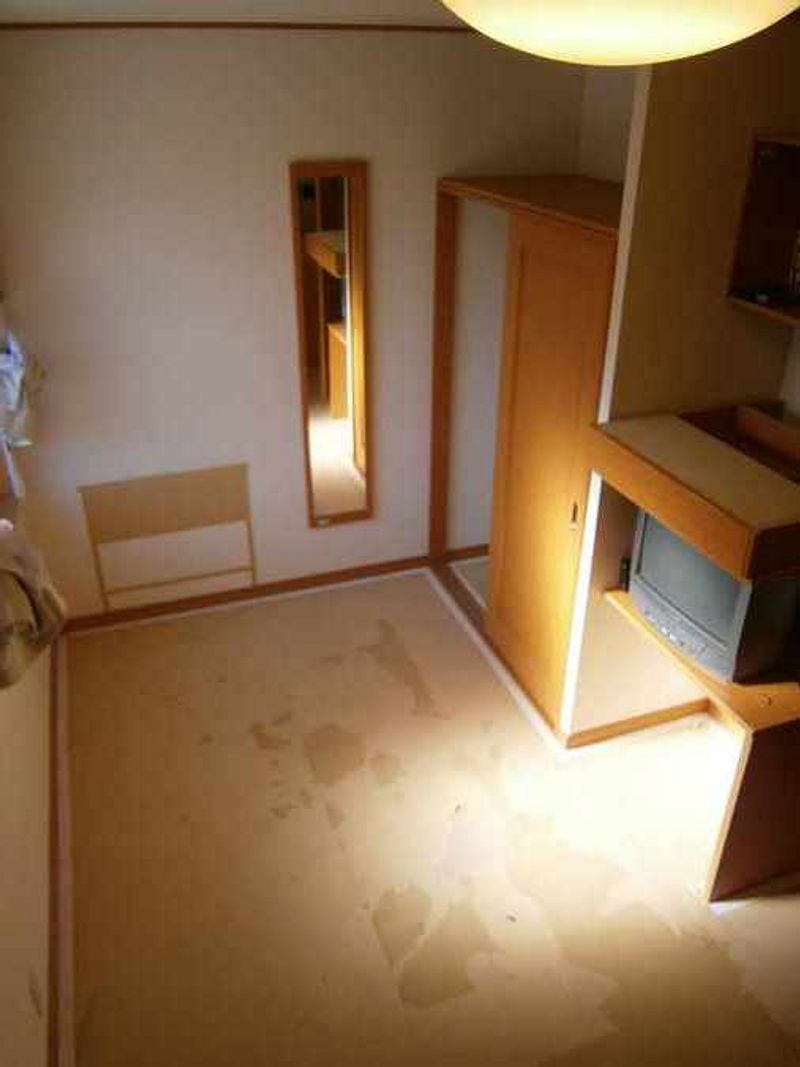 レオパレス琥珀館 居間