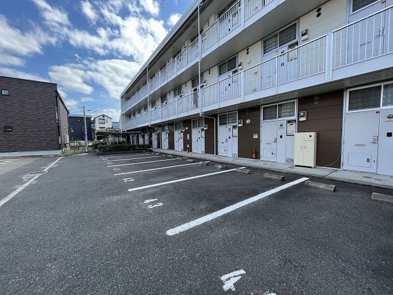 レオパレスグランデ泉Ｂ 駐車場