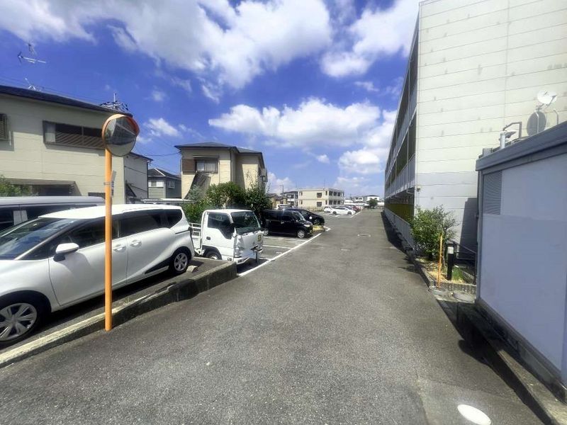 レオパレス河原城 駐車場