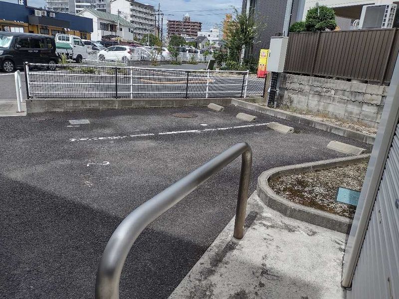 レオパレスシイ　エス 駐車場