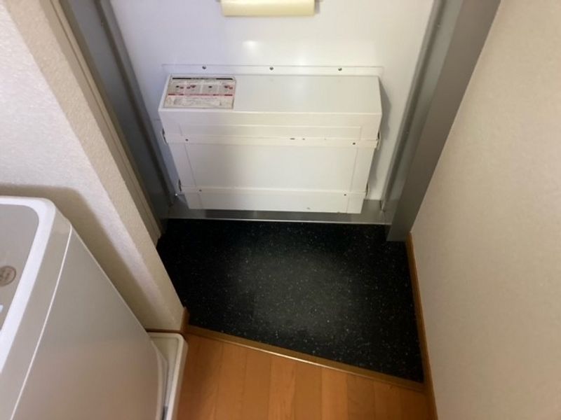 レオパレスハイマット 玄関