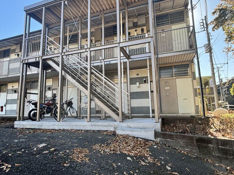 レオパレスウチダ弐番館 エントランス