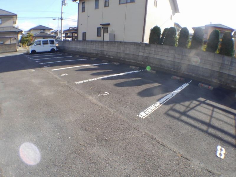 レオパレスＫＩＲＡＫＵ 駐車場