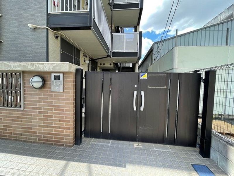 レオパレスヴィーゼ エントランス