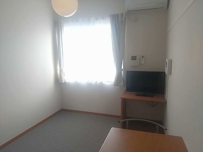 レオパレスフィオラ 居間