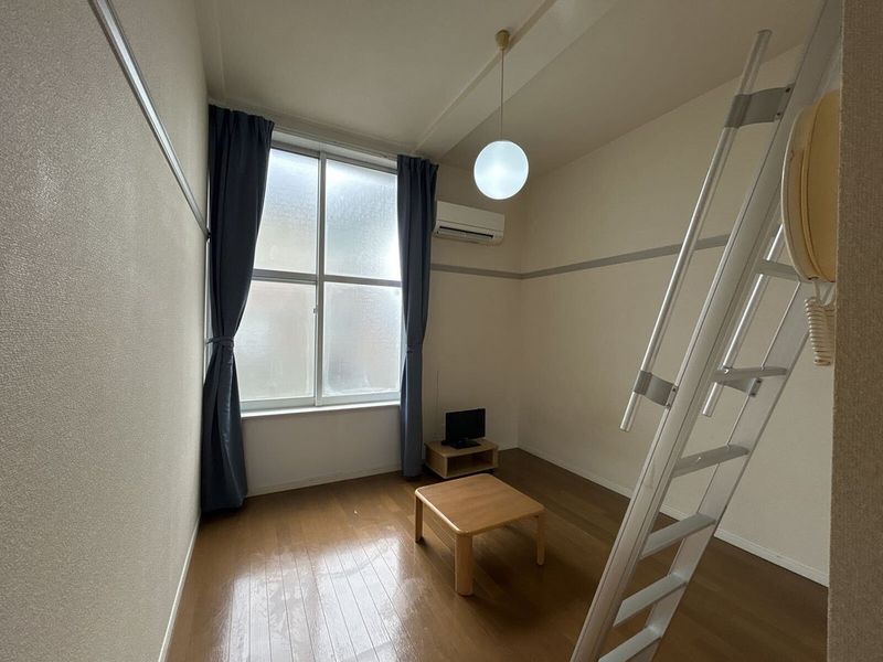 レオパレスコメット 居間