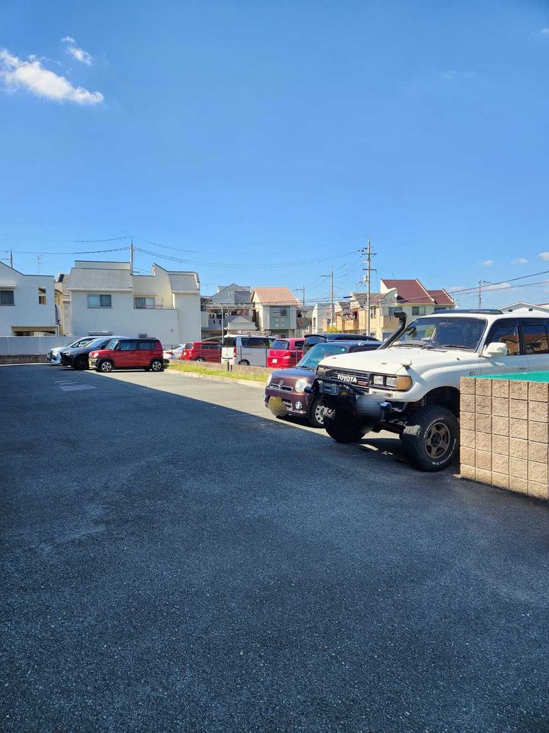 レオパレスカロン 駐車場