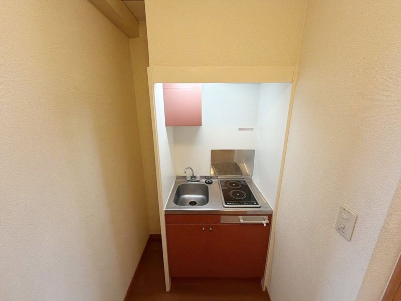 leopalace Half Moon Kitchen