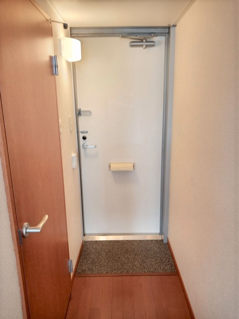 レオパレスノビア　カーサ 玄関