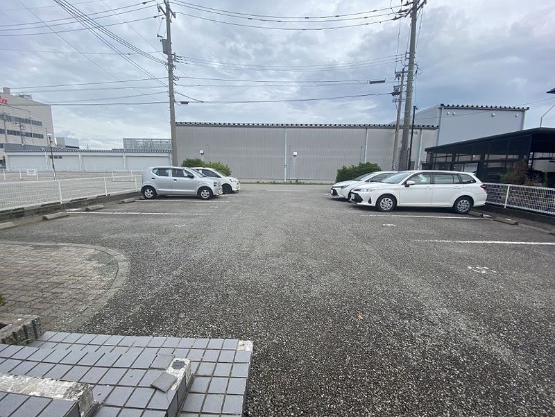 レオパレスミネルヴァ 駐車場